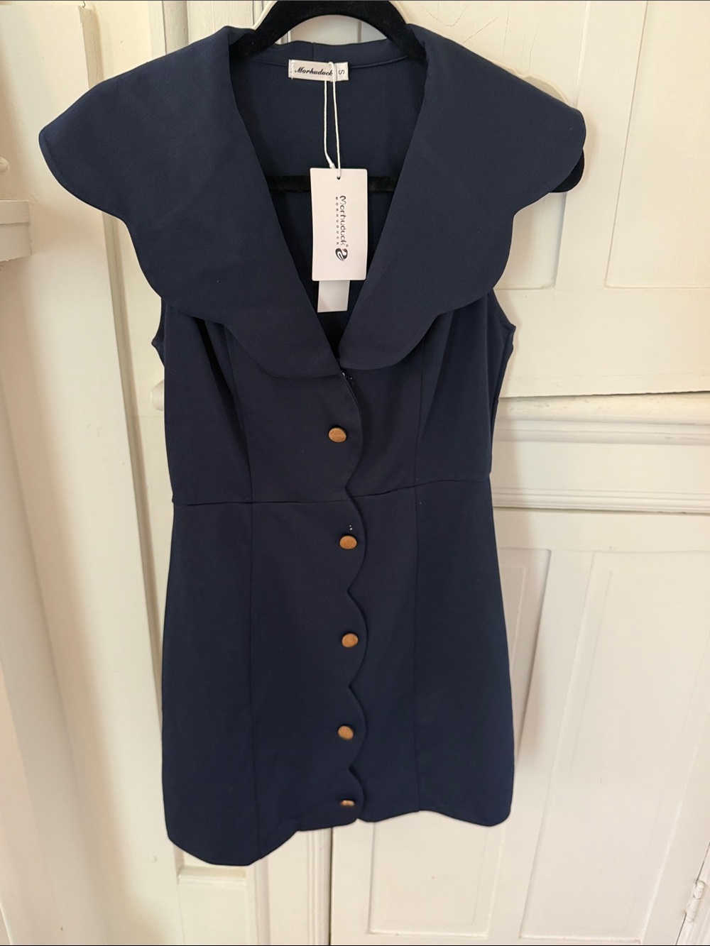 Boutique scallop dress small